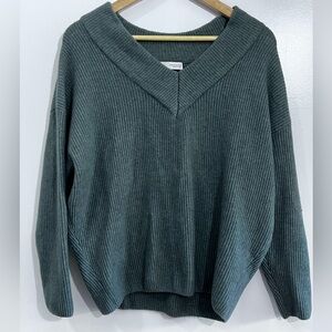 Women's V-Neck Sweater - Green